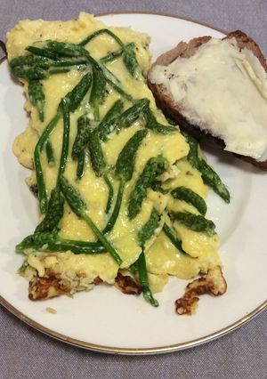 Une photo de Omelette crémeuse aux asperges sauvages