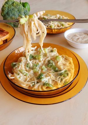ચીઝી સ્પગેટી (Cheese Spaghetti Recipe In Gujarati) રેસીપી મુખ્ય ફોટો