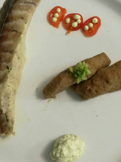 Una foto de Fogonero a baja temperatura con pella y perlas de albahaca