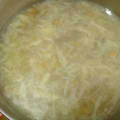 รูปของ Soup sirip ikan hiu. Kepiting. Ayam (huchi)