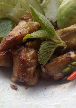 Hình của món Sườn non chiên.