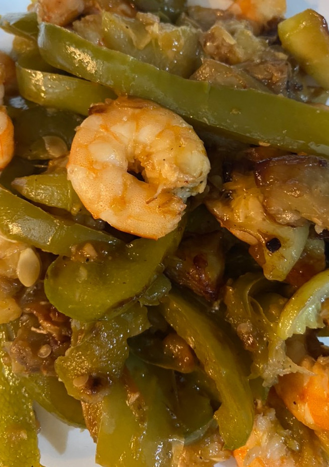 Una foto de Espectáculo de verduras con langostinos