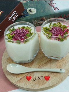 عکسی از دستور فرنی عسلی نارگیلی 😋