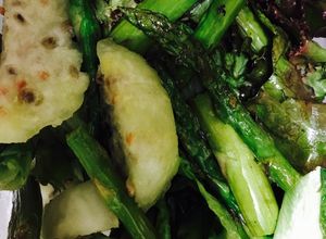 Una foto de Ensalada de Tuna con Espárragos y vinagreta agridulce de mostaza