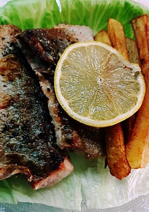 Lazacfilé jégsaláta ágyon recept fotója