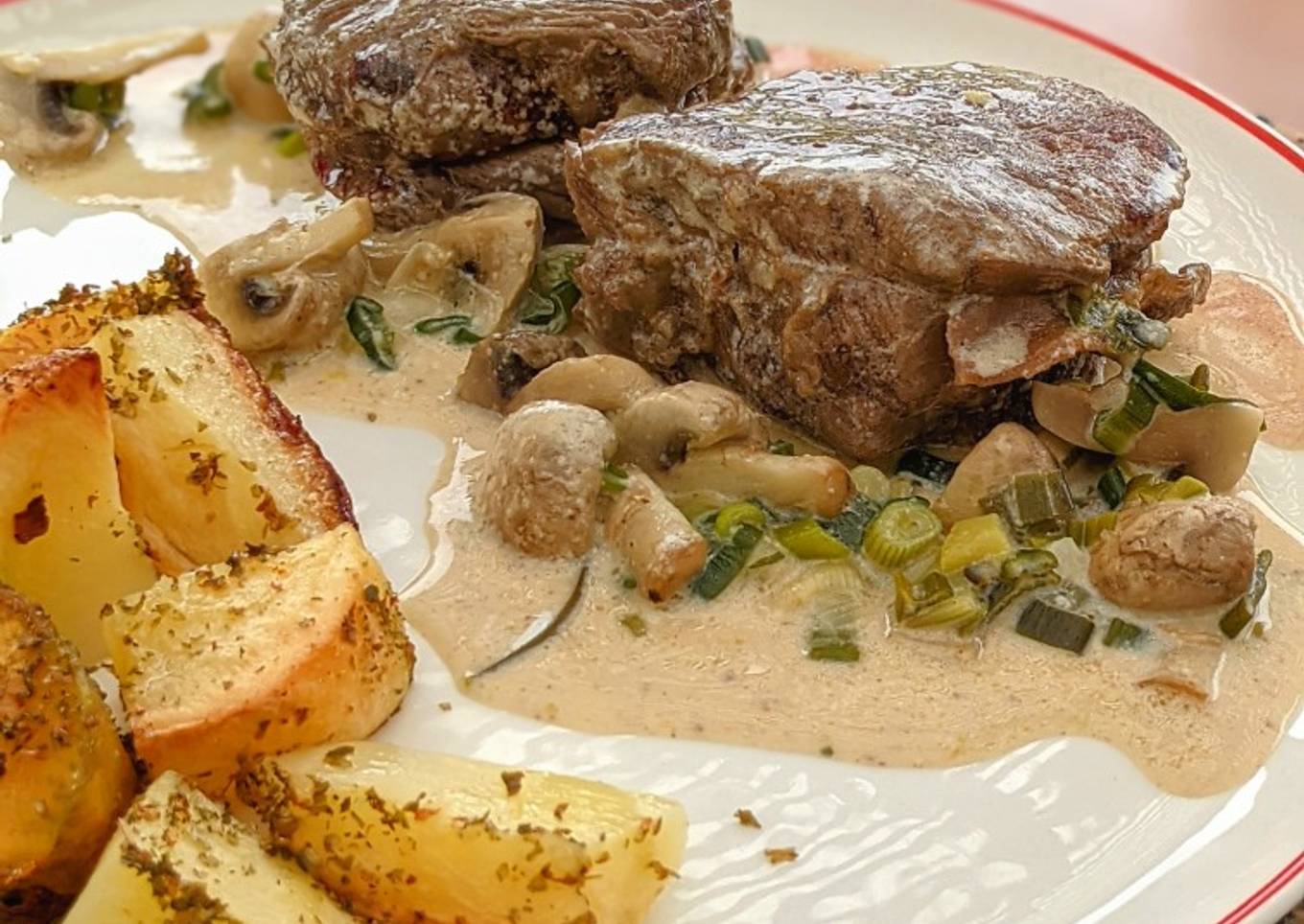 Lomo al champiñón y verdeo