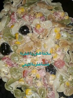 صورة لوصفة سلاطة المعكرونة الملونة