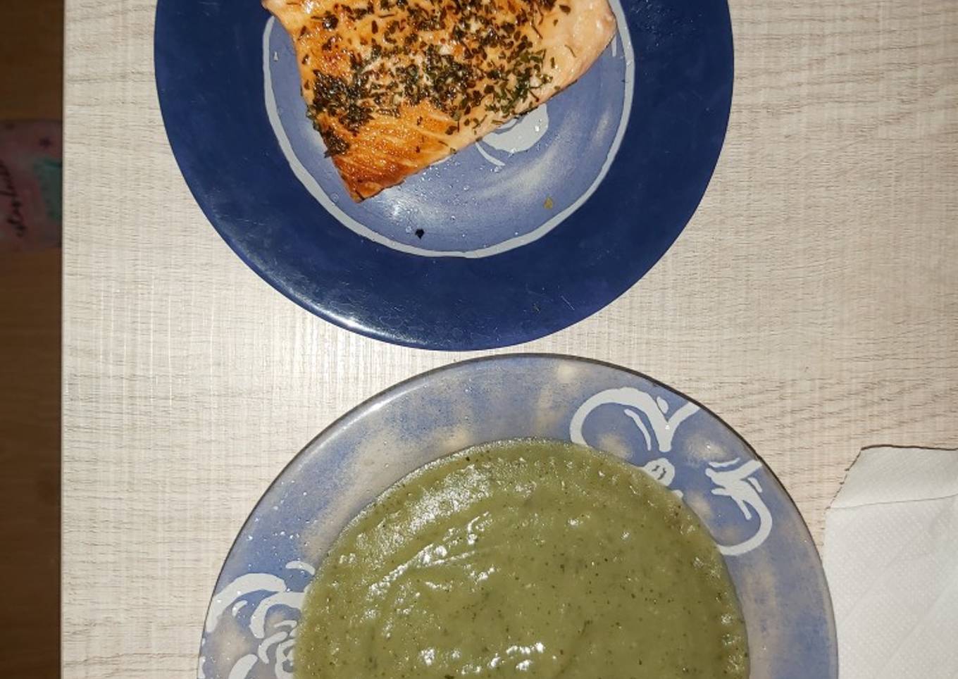 Crema de calabacín y berenjena con salmón