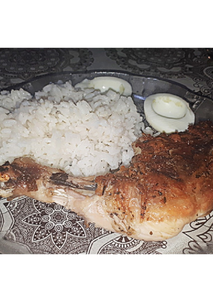 Una foto de Pollo con arroz ♡