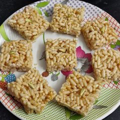 Murmura (mamra) Chikki A picture of Murmura (mamra) Chikki.