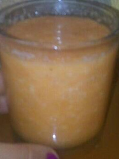 Una foto de Licuado de banana, manzana y zanahoria