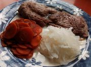 Una foto de bistec en salsa de soya