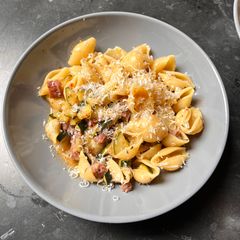 A picture of Conchiglie con Zucchine e Sopressa.