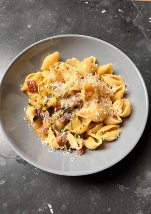 A picture of Conchiglie con Zucchine e Sopressa.