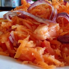 A picture of Carrot-Papaya salad.