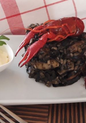 Foto principal de Paella de arroz negro con cangrejo
