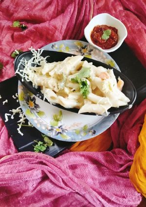 A picture of Italian pasta Italian white sauce pasta.