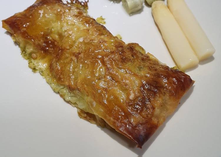 Rape en papillote de masa filo con pesto de cilantro al cava