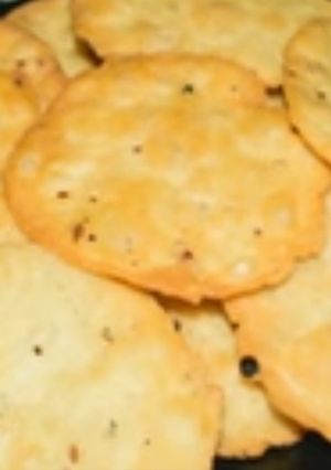 મેંદા ની પૂરી(puri recipe in gujarati) રેસીપી મુખ્ય ફોટો