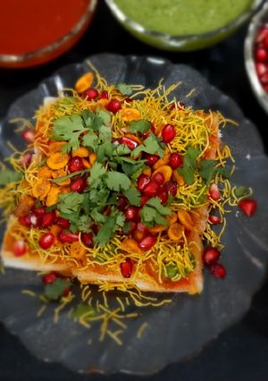 બ્રેડ‌ ચાટ (Bread Chaat Recipe in Gujarati) રેસીપી મુખ્ય ફોટો