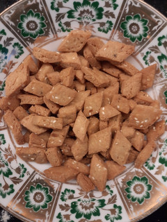 A picture of Shakarpara with Sesame.