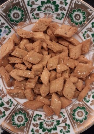 A picture of Shakarpara with Sesame.