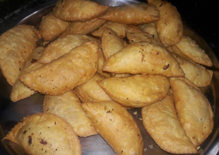 Mava suji Gujiya