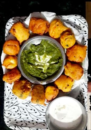 आलू पकोड़ा चटनी(aloo pakoda chutney recipe in Hindi) रेसिपी मुख्य फोटो
