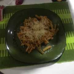 A picture of Pasta con pollo.
