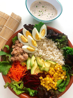 Una foto de Ensalada de arroz con vinagreta de queso fresco batido %, mostaza y balsámico a la miel