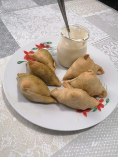 Una foto de 243. Samosas de verduras vegetarianas