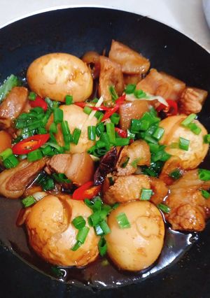 Hình của món Thịt trứng kho bia.
