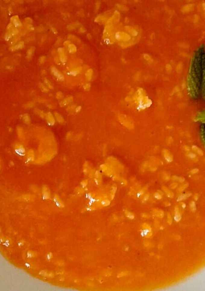 Una foto de Arroz con tomate y hierbabuena
