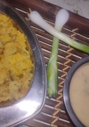 ખીચડી કઢી (Khichdi Kadhi Recipe In Gujarati) રેસીપી મુખ્ય ફોટો