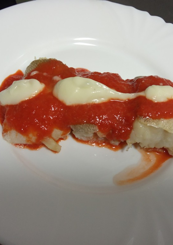 Una foto de Bacalao al pil pil con salsa de pimientos del piquillo 🐟🐟