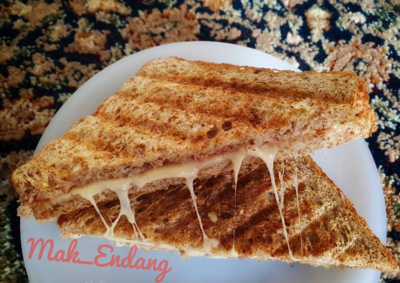 Roti Toast Keju dan Ayam (Roti bakar keju dan ayam simpel)