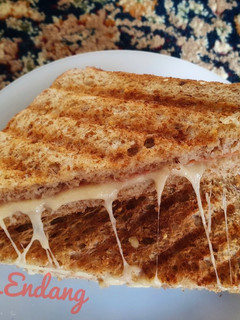 Foto resep Roti Toast Keju dan Ayam (Roti bakar keju dan ayam simpel)