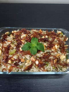 வெஜிடபிள் புலாவ் (Vegetable pulao recipe in tamil) செய்முறை முக்கிய புகைப்படம்