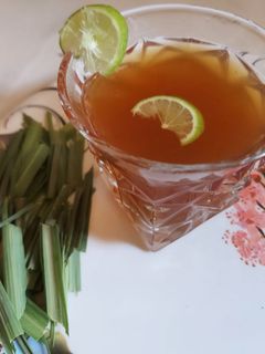 লেমন গ্রাস টি(Lemon grass tea recipe in bengali) রেসিপির প্রধান ছবি