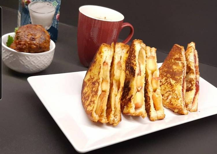 Recipe of Caramelized apple and strawberry jam french toast