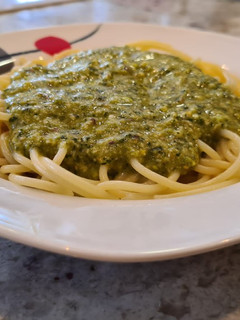 Una foto de Espaguetis con pesto de pistacho