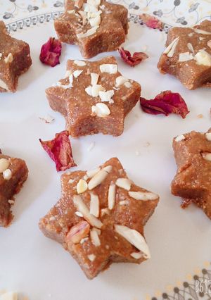 A picture of Cashew nuts kernel star barfi.