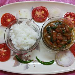 A picture of Punjabi style Rajma chawal😋....Dil se foodie.