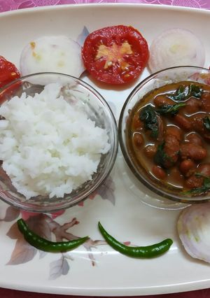 A picture of Punjabi style Rajma chawal😋....Dil se foodie.