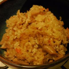 A picture of Japanese Style Mixed Rice (鶏肉とキノコの炊き込みご飯).