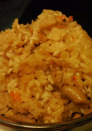 A picture of Japanese Style Mixed Rice (鶏肉とキノコの炊き込みご飯).