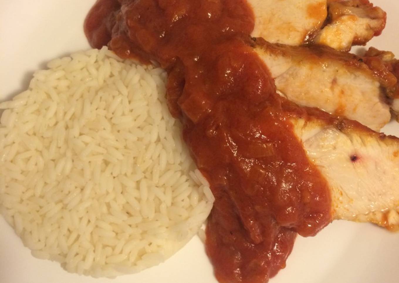 Pollo con tomate ahumado