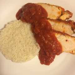 Una foto de Pollo con tomate ahumado