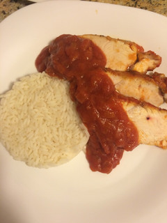Una foto de Pollo con tomate ahumado