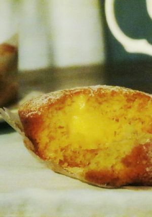 Una foto de Magdalenas rellenas con crema de naranja 🍊